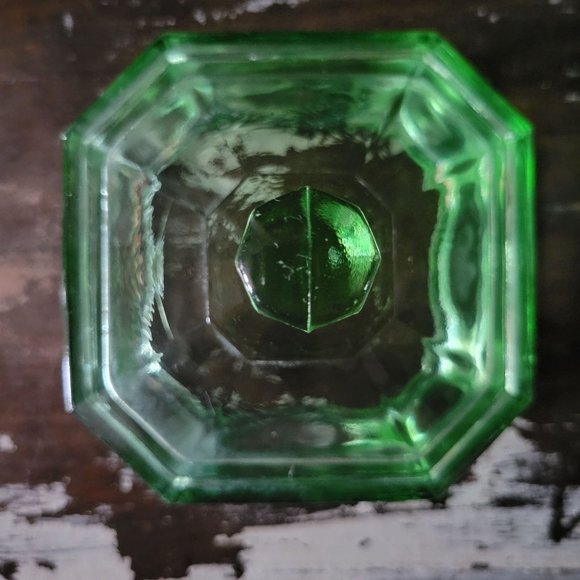 Vintage Green Glass Dresser Box / Powder Box, Glass Dish with Lid - Picture 4 of 7